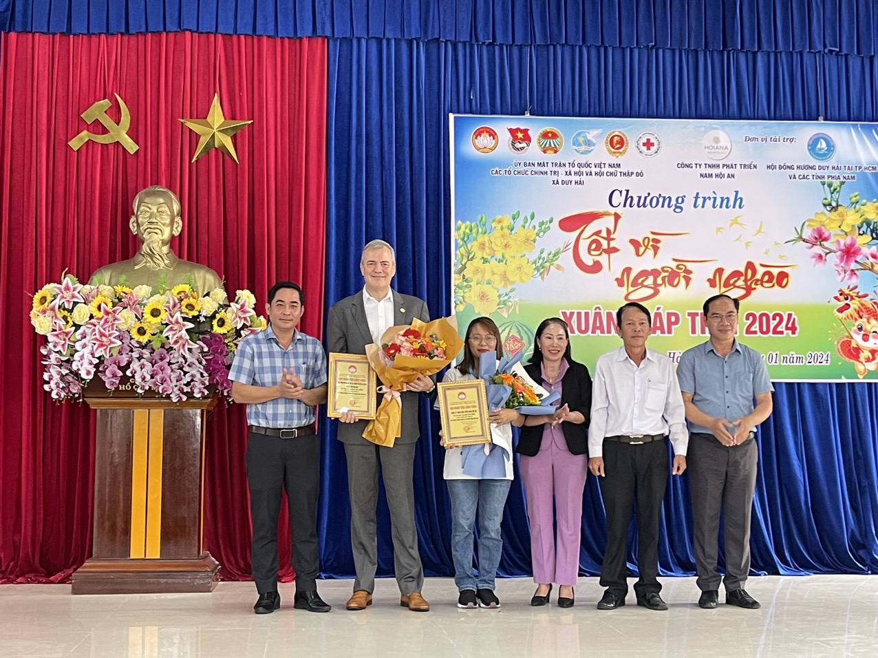 Xã Duy Hải tổ chức phiên chợ 0 đồng cho người nghèo