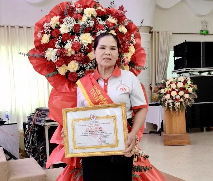 Học Bác, hết lòng làm việc thiện