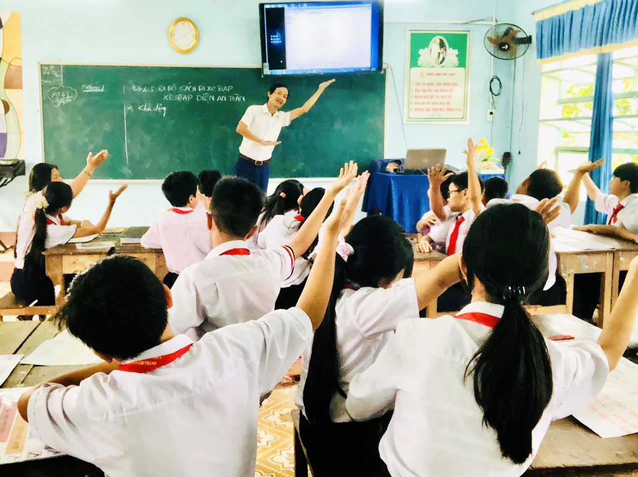 Thầy giáo Phạm Phú Cường – người gieo mầm yêu thương
