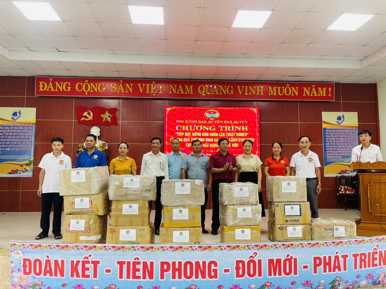Hội Nông dân huyện Duy Xuyên tổ chức Chương trình "Tiếp sức nông dân vươn lên thoát nghèo" tại Phước Sơn