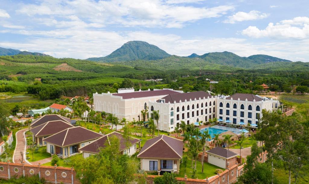 Giấy phép môi trường cơ sở Khu khách sạn - Nhà hàng Champa tại thôn Mỹ Sơn, xã Duy Phú